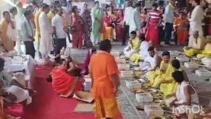 इटारसी: द्वारकाधीश बड़े मंदिर प्रांगण में सर्व ब्राह्मण समाज ने बटुक ब्राह्मणों का यज्ञोपवीत संस्कार कार्यक्रम आयोजित किया