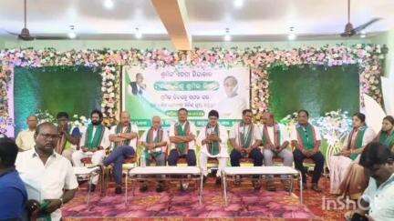 ପୋଲସରା: ବିଜୁ ଶ୍ରମିକ ସମୁଖ୍ୟ ଆନୁକୁଲ୍ୟରେ ଛତ୍ରପୁର ରିଡିଙ୍ଗ୍ ରୁମ୍ ଠାରେ ଆନ୍ତର୍ଜାତିକ ଶ୍ରମିକ ଦିବସ ପାଳନ ଯୋଗ ଦେଲେ ପୋଲସରା ପୂର୍ବତନ ବିଧାୟକ