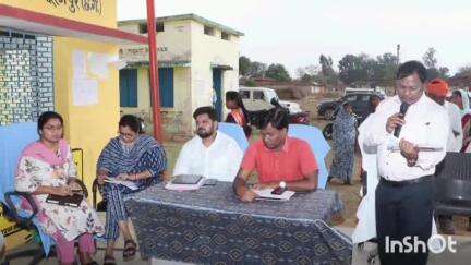 रामानुजनगर: ग्राम पंचायत भवन सेन्दुरी में सुशासन तिहार में कलेक्टर ने प्राप्त आवेदनों की की समीक्षा