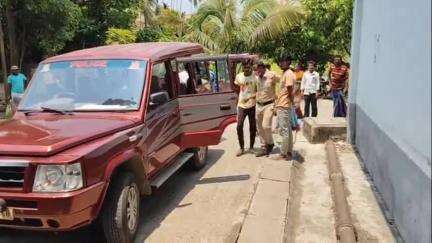 কাকদ্বীপ: এক তরুণীকে অপহরণ করার ঘটনায় গ্রেপ্তার তিন অভিযুক্ত কাকদ্বীপ এলাকার ঘটনা আজ আদালতে পেশ করলো