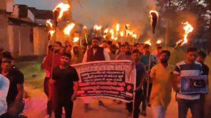 चनपटिया: पहलगाम आतंकी हमले के विरोध में चनपटिया में निकाला गया आक्रोश मार्च