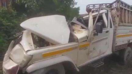कांटी: कांटी में ट्रक और पिकअप की टक्कर, पिकअप चालक की मौत, आक्रोशित लोगों ने किया सड़क जाम