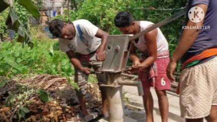 মথুরাপুর ১: দেবীপুর গ্রাম পঞ্চায়েতের পক্ষ থেকে দেবীপুর এলাকায় বিকল হয়ে যাওয়া পানীয় জলের কল মেরামত করার কাজ চলছে