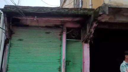 সোণাৰি: ড্ৰাই দে'ৰ মাজতেই সোণাৰিত বৃহৎ পৰিমাণৰ অবৈধ বিলাতী সুৰা জব্দ, এজনক আটক আৰক্ষীৰ