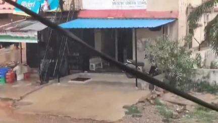 పటాన్​​చెరు: జిన్నారం మండల కేంద్రంలో ఉరుములు, మెరుపులతో కూడిన మోస్తారు వర్షం, పలు ప్రాంతాల్లో విద్యుత్ సరఫరాకు అంతరాయం
