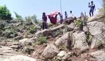 ప్రసవం కోసం డోలిలో మోసుకుంటూ ప్రభుత్వ ఆసుపత్రికి తీసుకువస్తుండగా మార్గమధ్యంలోనే ప్రసవించిన రేగ పుణ్యగిరికి చెందిన గర్భిణీ