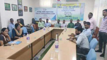 आदित्यपुर गम्हरिया: DLSA सचिव और उनकी टीम ने IOCL गम्हरिया में श्रमिकों के लिए जागरूकता शिविर का आयोजन किया