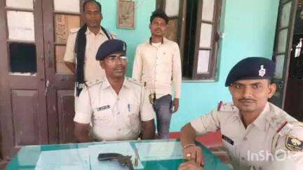 पतरघट: पस्तपार पुलिस ने अवैध देसी कट्टा और कारतूस के साथ दो बदमाशों को गिरफ्तार किया