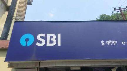 कपकोट: भारतीय स्टेट बैंक कपकोट ने प्रधानमंत्री जीवन ज्योति बीमा योजना के तहत मृतक की पत्नी के खाते में ₹2 लाख की धनराशि भेजी