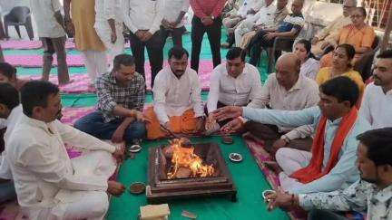 બાબરા: પહેલગામમા થયેલા હુમલામા જીવગુમાવનાર ભારતીયોના મોક્ષાર્થે લાઠીના ધારાસભ્યની ઉપસ્થિતિમા નાગનાથ મંદિરમા યજ્ઞનુ કરાયુ આયોજન