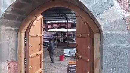 खुलताबाद: घृष्णेश्वर मंदिरात ऐतिहासिक बदल;दर्शनानंतर बाहेर पडण्यासाठी स्वतंत्र द्वार खुला,ट्रस्टने मानले पर्यटन मंत्र्यांचे आभार