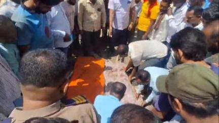 शिरोळ: जांभळी येथे दूध वाहतूक करणारी चारचाकी गाडी व मोटरसायकल यांच्यात झालेल्या अपघातात मोटरसायकलवरील डॉक्टर महिला जागीच ठार
