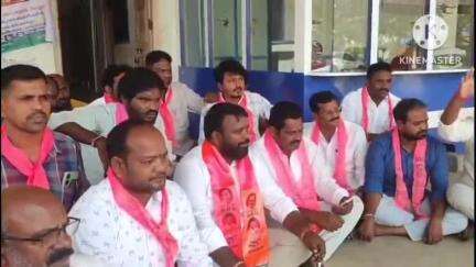 చెన్నూరు: బిఆర్ఎస్ పార్టీ ఆధ్వర్యంలో మున్సిపల్ కార్యాలయం ఎదుట నిరసన