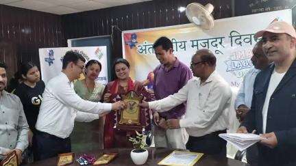 बागेश्वर: मजदूर दिवस के मौके पर स्वीप टीम ने जागरूकता कार्यक्रम आयोजित किया, मुख्य अतिथि नगर पालिका अध्यक्ष रहे
