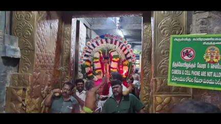 திருத்தணி: முருகன் கோவிலில் சித்திரை திருவிழா கொடியேற்றத்துடன் தொடங்கியது - ஏராளமான பக்தர்கள் சாமி தரிசனம் செய்தனர்