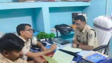 सौर बाज़ार: सौर बाजार थाना में अनुमंडल पुलिस पदाधिकारी सदर ने गंभीर अपराधों की समीक्षा की, त्वरित निष्पादन के निर्देश दिए