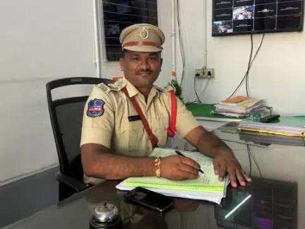 గరిడేపల్లి: పశువులు రోడ్డుపైకి రాకుండా రైతులు చర్యలు తీసుకోవాలి :గరిడేపల్లి ఎస్సై నరేష్ సూచన