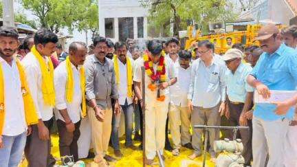 ఎమ్మిగనూరు: ఎమ్మిగనూరు మండలం బోడబండలో పది లక్షలతో సిసి రోడ్డు పనులను ప్రారంభించిన ఎమ్మెల్యే జయ నాగేశ్వర్ రెడ్డి