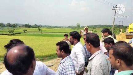 বিলোনিয়া: সাতচাঁদ আরডি ব্লকের অন্তর্গত ইন্দ্রনগর গ্রাম পঞ্চায়েতের দাসপাড়া এলাকার বাঁধের চলমান সংস্কার কাজ পরিদর্শন করেন Dm