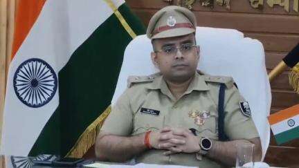 बेतिया: बेतिया पुलिस का विशेष अभियान, 8 अभियुक्त गिरफ्तार