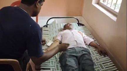 আউশগ্রাম ১: স্বেচ্ছায় রক্তদান শিবির ও বিনামূল্যে স্বাস্থ্য পরীক্ষা শিবির অনুষ্ঠিত হল গুসকরায়, হাজির BDO শেখ কামরুল ইসলাম