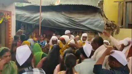 यावल: डांभुर्णी गावात आई भवानी मातेचा बारा गाड्या होण्याचा कार्यक्रम उत्साहात पार पडला,कार्यक्रम पाहण्यासाठी झाली होती गर्दी