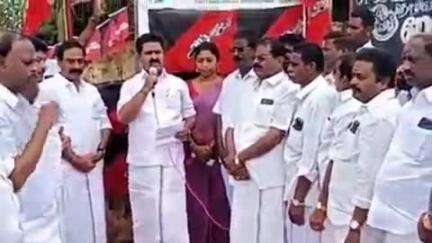 மன்னார்குடி: மன்னார்குடி அரசு போக்குவரத்து பணிமனையில் மே தின கூட்டத்தில் முன்னாள் அதிமுக அமைச்சர் காமராஜ் பங்கேற்பு