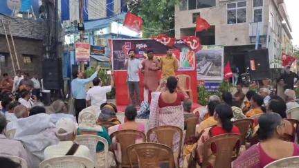 বর্ধমান ১: আন্তর্জাতিক শ্রমিক দিবস উপলক্ষে বর্ধমানের কার্জন গেটে CITU-র উদ্যোগে এক সমাবেশ
