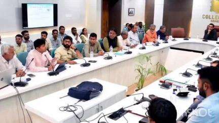 દાંતીવાડા: દાંતીવાડા વિસ્તારના ધારાસભ્ય પાલનપુર કલેકટર કચેરી ખાતે જળાશયની બેઠકમાં ઉપસ્થિત રહ્યા.