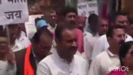 पालमपुर: पालमपुर के अंतर्गत धीरा में पहलगाम में हुए आतंकी हमले के खिलाफ सनी लोगों ने किया विरोध प्रदर्शन