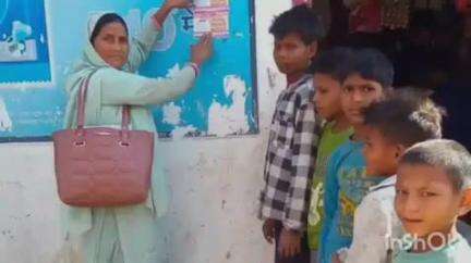 नानपारा: नवाबगंज में गर्मी के कारण संक्रामक बीमारियों का खतरा, स्वास्थ्य कर्मी घर-घर जाकर कर रहे जागरूकता और दवाएं दे रहे हैं