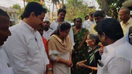 తణుకు: అత్తిలిలో ఎన్టీఆర్ భరోసా పింఛన్ల పంపిణీ జిల్లాస్థాయి కార్యక్రమంలో పాల్గొన్న కలెక్టర్ నాగరాణి, ఎమ్మెల్యే రాధాకృష్ణ