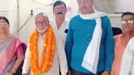 खजनी: उत्तर प्रदेश के बरेली में राजस्व संग्रह अमीन संघ के प्रदेश उपाध्यक्ष निर्वाचित होने पर खजनी तहसील में हुआ भव्य स्वागत