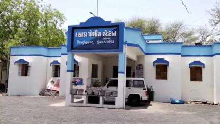 દસાડા: દસાડા ના અંબાળા ગામે નજીવી બાબતે મારામારી થતા દસાડા પોલીસ મથકે ફરિયાદ નોંધાઇ