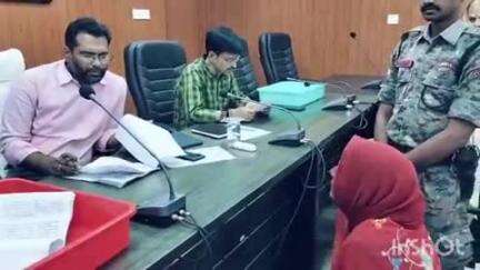 गोपालगंज: कलेक्ट्रेट परिसर में डीएम ने जनता दरबार लगाकर 3 दर्जन से अधिक लोगों की फरियाद सुनी