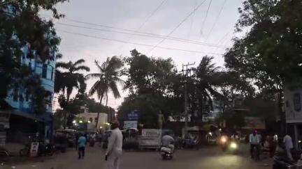 বর্ধমান ১: বর্ধমানের বিভিন্ন এলাকায় বিকেল থেকে ঝড়ো হাওয়া ও বৃষ্টি, আবহাওয়া দপ্তর জানিয়েছে কলকাতা সহ ১২ টি জেলায় একই পরিস্থিতি
