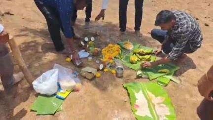 ದಾಂಡೇಲಿ: ಅಂಬಿಕಾ ನಗರದಿಂದ ತಾಟಗೇರಾಕ್ಕೆ ಸ್ಥಳಾಂತರವಾಗಲಿರುವ 40 ಕುಟುಂಬಗಳ ಮನೆ ನಿರ್ಮಾಣಕ್ಕೆ ಭೂಮಿ ಪೂಜೆ