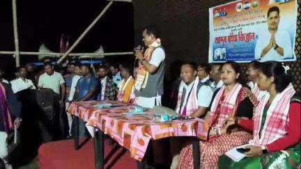বালিজানা: মৰিয়মনগৰত ভালুকডুবি জিলা পৰিষদৰ প্ৰাৰ্থী ৰহিম জিব্ৰানৰ হৈ নিৰ্বাচনী প্ৰচাৰ চলায় উপাধাক্ষ্য নোমাল মমিনে