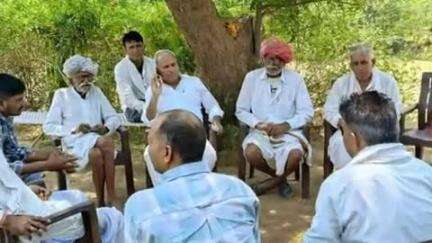 देवली: देवली उनियारा विधायक राजेंद्र गुर्जर ने सांवरिया होटल पर जनसुनवाई की, आवश्यक विषयों पर दिए निर्देश