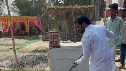 गौरीगंज: जामो के लालूपुर के पास स्थित भगवान परशुराम मंदिर में भारतीय स्वच्छता मंच के प्रदेश अध्यक्ष ने की साफ-सफाई