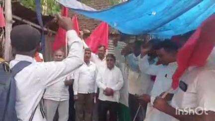 धनरुआ: मजदूरों के अधिकारों में कटौती के विरोध में धनरुआ में भाजपा का विरोध मार्च