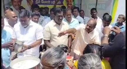 திருவொற்றியூர்: எண்ணூர் மீனவ கிராமம் தாழங்குப்பம் மார்க்கெட் பகுதியில் அதிமுக முன்னாள் எம்எல்ஏ தலைமையில் நீர் மோர் பந்தல் திறக்கப்பட்டது