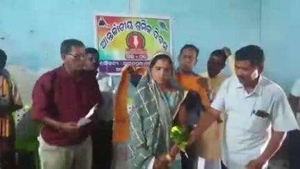 ଘସିପୁରା: ଆନନ୍ଦଭବନ ଠାରେ ଆନନ୍ଦପୁର ପ୍ରେସ ପରିଷଦ ପକ୍ଷରୁ ବିଶ୍ଵ ଶ୍ରମିକ ଦିବସ ପାଳିତ, ଯୋଗଦେଲେ ଉପଜିଲ୍ଲାପାଳ