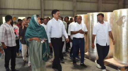 గుండ్లకమ్మ రిజర్వాయర్ వద్ద మత్స్యకారులతో సమావేశమైన స్పెషల్ చీఫ్ సెక్రటరీ ఎం.టి. కృష్ణబాబు