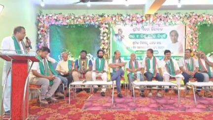 ଛତ୍ରପୁର: ଶିବ କୁମାର ପଟ୍ଟନାୟକ ରିଡିଙ୍ଗ ରୁମ ଠାରେ ବିଜୁ ଶ୍ରମିକ ସାମ୍ମୁଖ୍ୟ ପକ୍ଷରୁ ବିଶ୍ୱ ଶ୍ରମିକ ଦିବସ ପାଳିତ