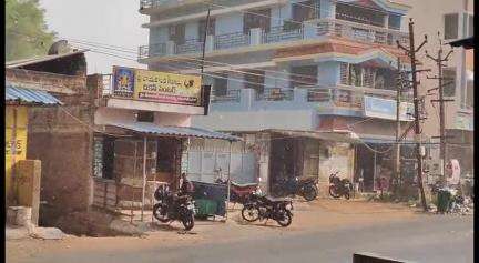 పుంగనూరు: పట్టణంలో ఈదురుగాలులతో కూడిన వర్షం, నేల కూలిన ఫ్లెక్సీలు
