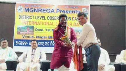 କେନ୍ଦୁଝର ସହର: ନଗର ଭବନ ଠାରେ ଗାଁ ସାଥି ମେଟ୍ ସଂଘ ମିଳିତ କ୍ରିୟାନୁଷ୍ଠାନ କମିଟି ପକ୍ଷରୁ ଆନ୍ତର୍ଜାତିକ ଶ୍ରମିକ ଦିବସ ପାଳିତ