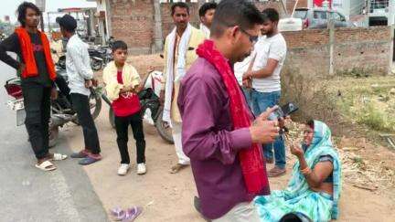 दुधि: पत्ता गोदाम के समीप बोलेरो के धक्के से बाइक सवार तीन लोग हुए घायल