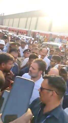 Is par action kyu nahi liya jata?
Ye MCF/RBL me private staff se half Salary wapas karne wala system kab band hoga ?