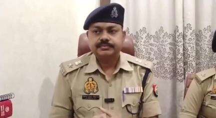 कैंपियरगंज: कैंपियरगंज थाना क्षेत्र के माधोपुर गांव में छत का पानी गिराने के विवाद को लेकर दो पक्षों में हुई मारपीट, 5 लोग घायल